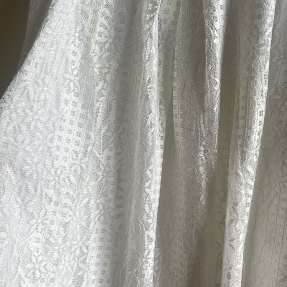 Doe & Rae Elegant White Sleeveless Top - Picture 2 of 6